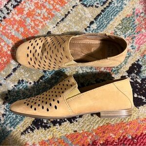 Earth Origins Wheat Beige Perforated Suede Loafers Rocco Slip-on Flats Shoes 8.5
